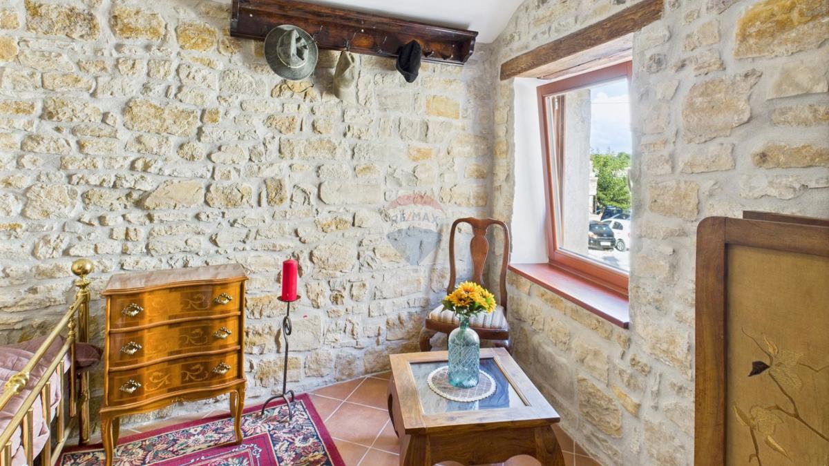 Istra, Buje – Elegantna kamnita hiša z vrtom v središču mesta