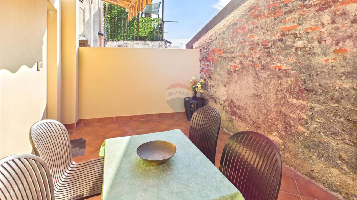Istra, Buje – Elegantna kamnita hiša z vrtom v središču mesta