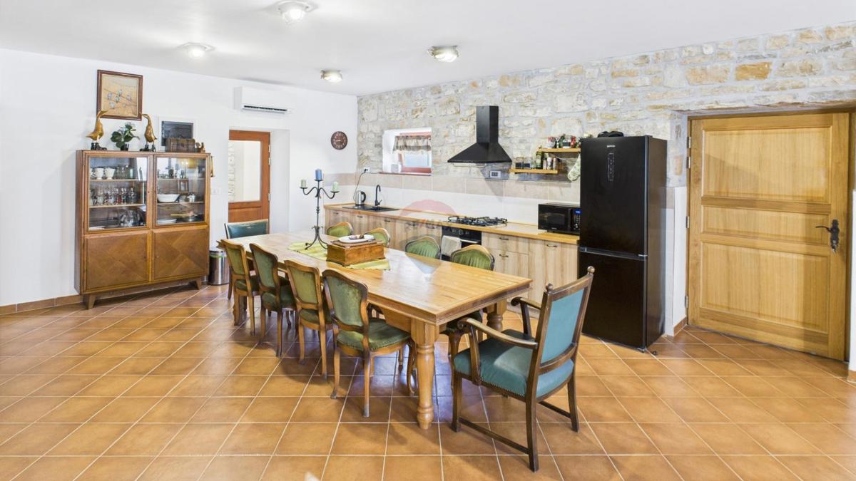 Istra, Buje – Elegantna kamnita hiša z vrtom v središču mesta