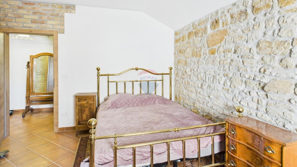Istra, Buje – Elegantna kamnita hiša z vrtom v središču mesta