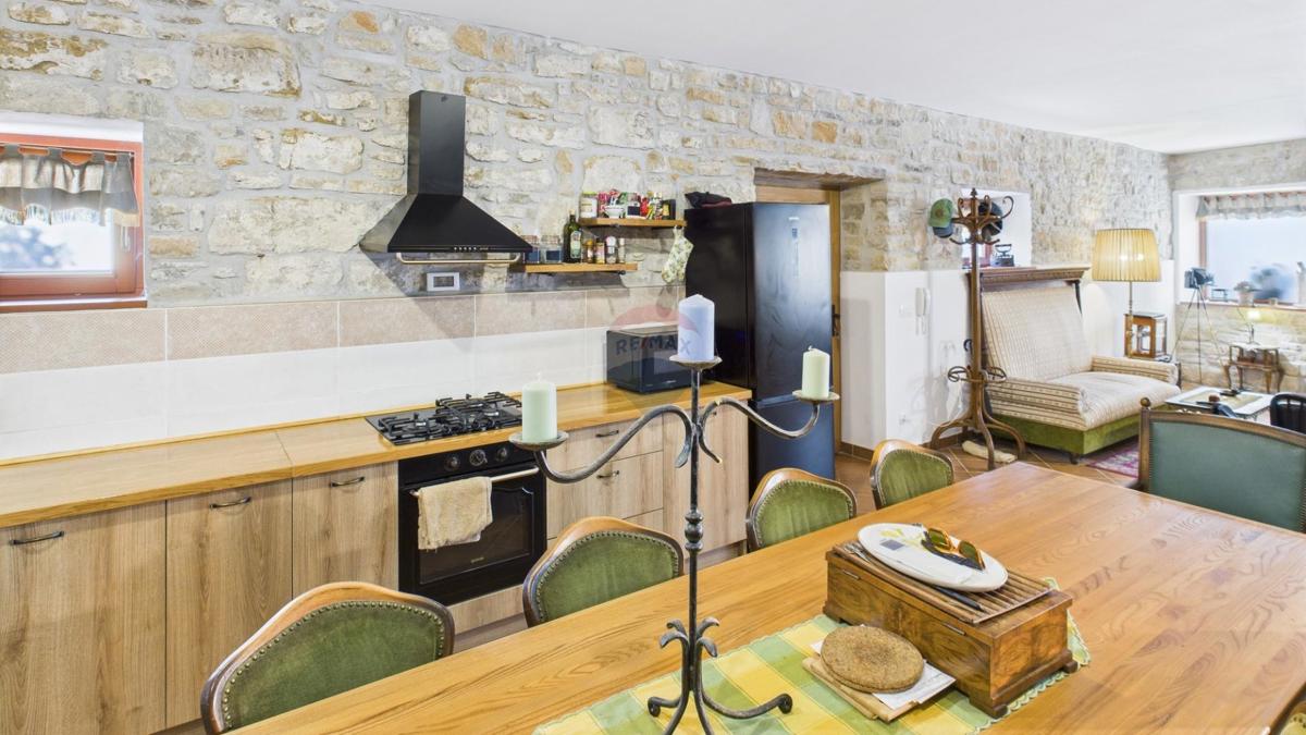 Istra, Buje – Elegantna kamnita hiša z vrtom v središču mesta