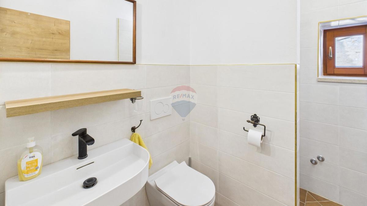 Istra, Buje – Elegantna kamnita hiša z vrtom v središču mesta