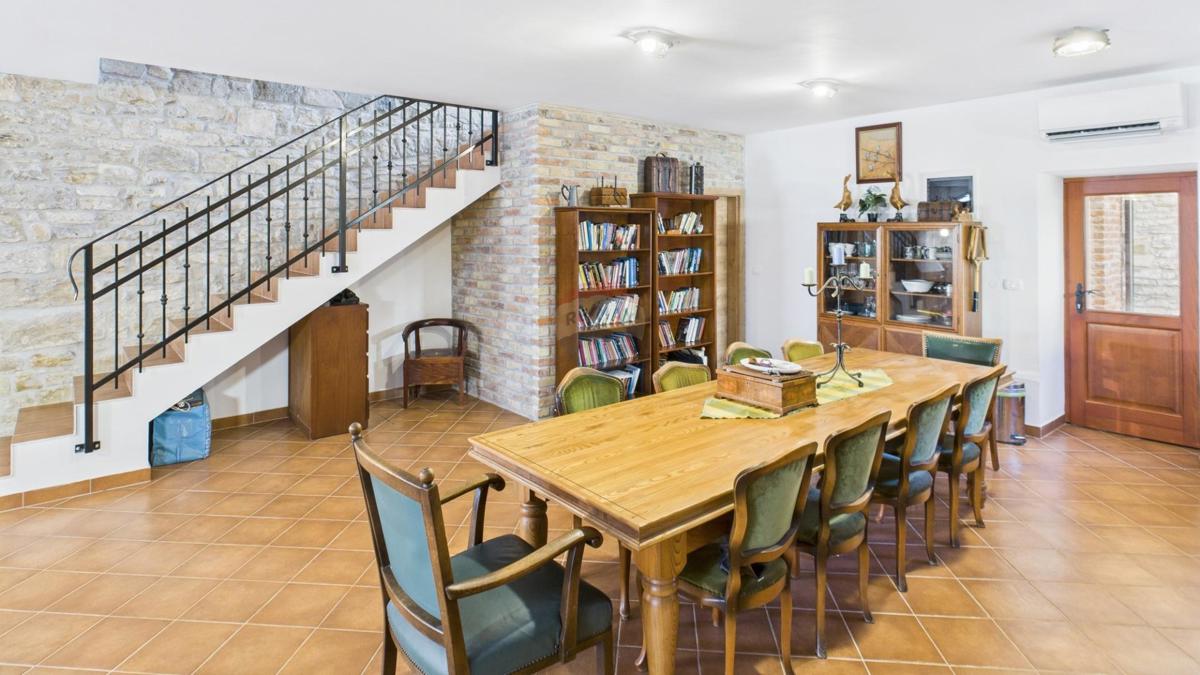 Istra, Buje – Elegantna kamnita hiša z vrtom v središču mesta