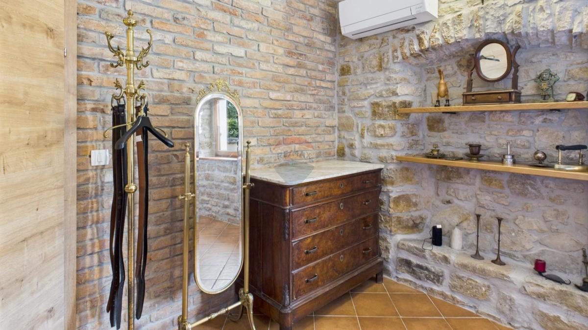Istra, Buje – Elegantna kamnita hiša z vrtom v središču mesta