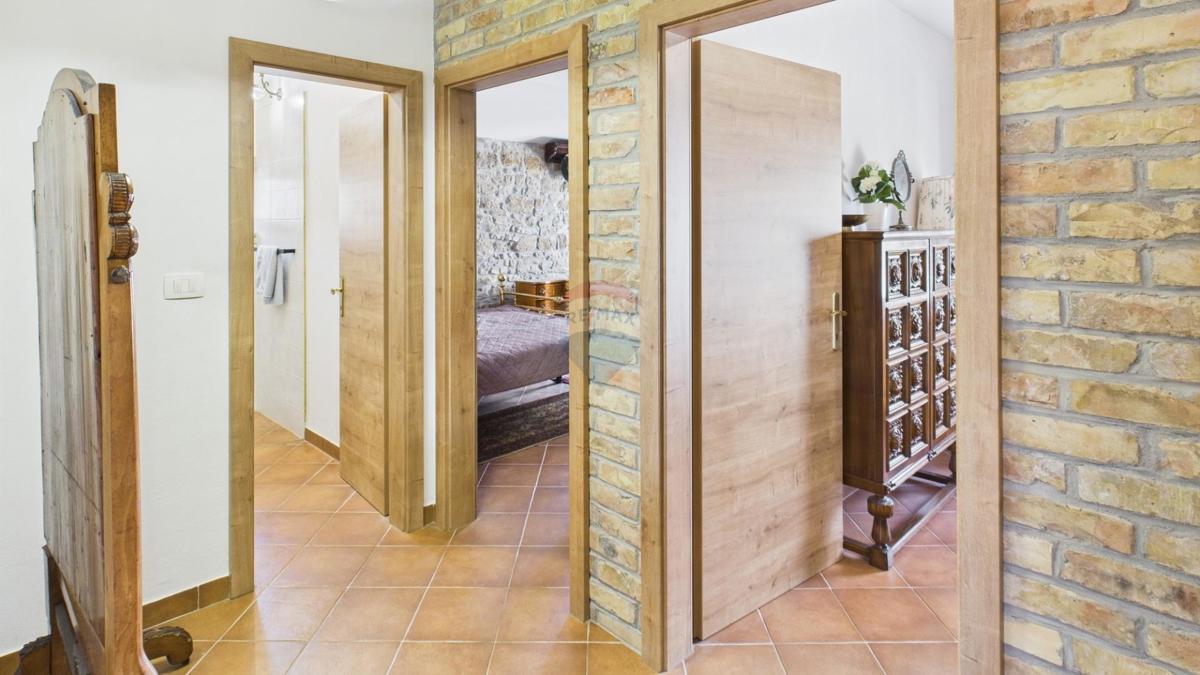 Istra, Buje – Elegantna kamnita hiša z vrtom v središču mesta