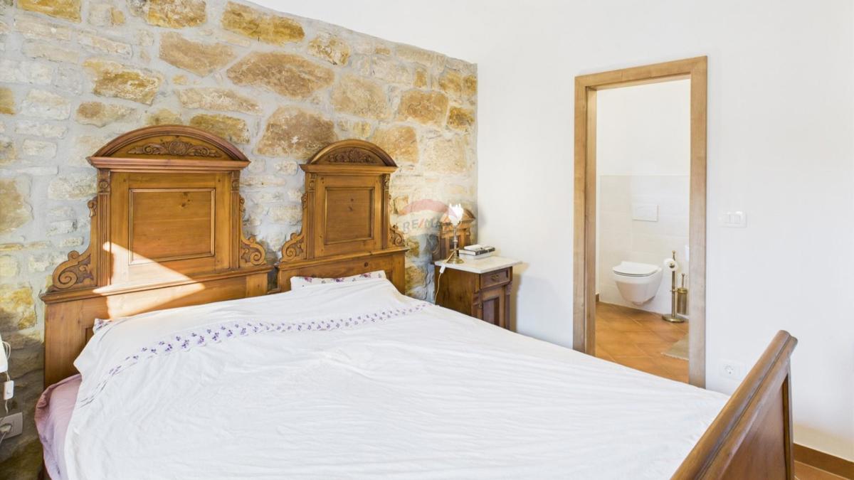 Istra, Buje – Elegantna kamnita hiša z vrtom v središču mesta