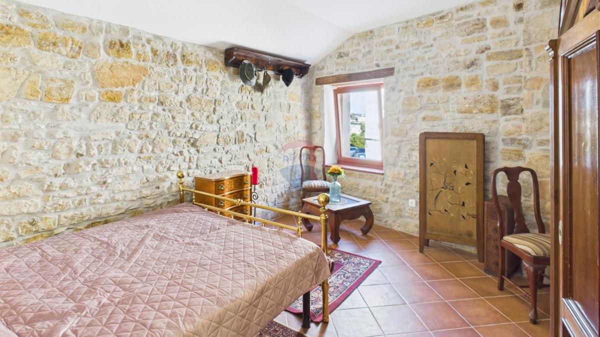 Istra, Buje – Elegantna kamnita hiša z vrtom v središču mesta