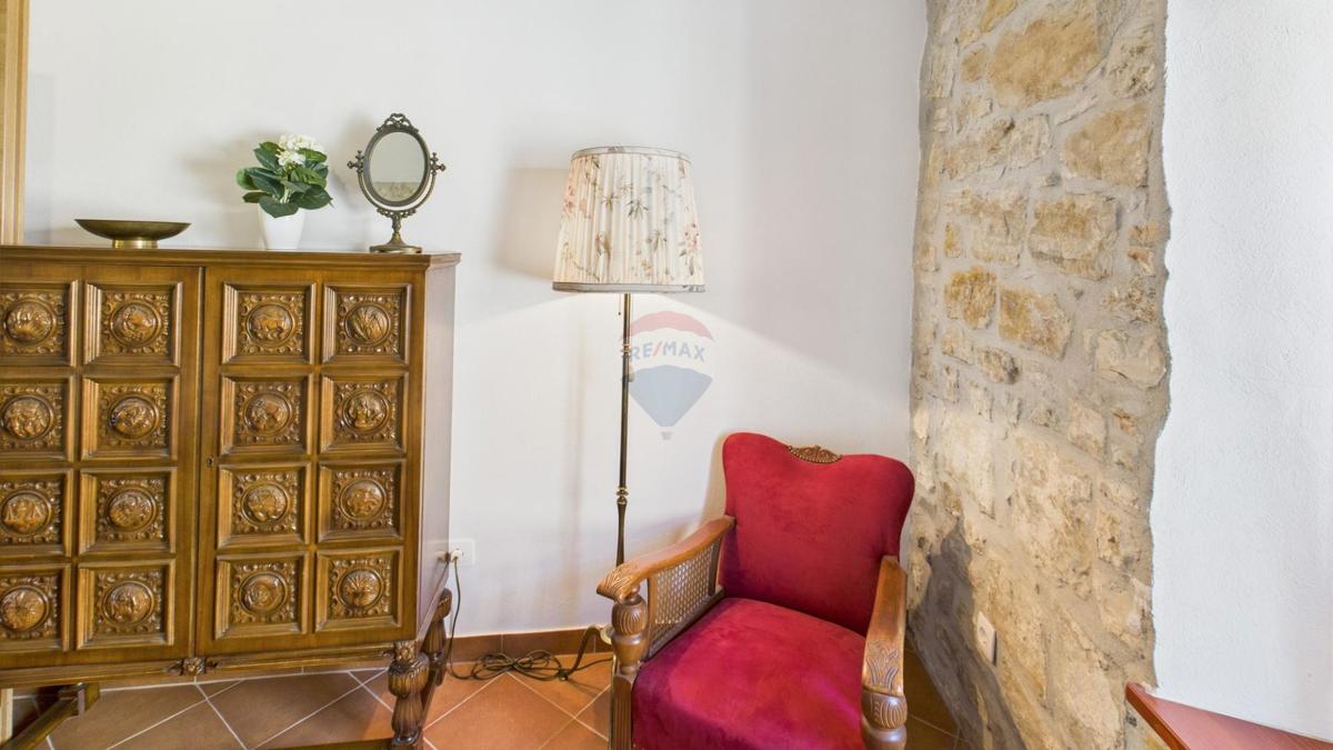 Istra, Buje – Elegantna kamnita hiša z vrtom v središču mesta