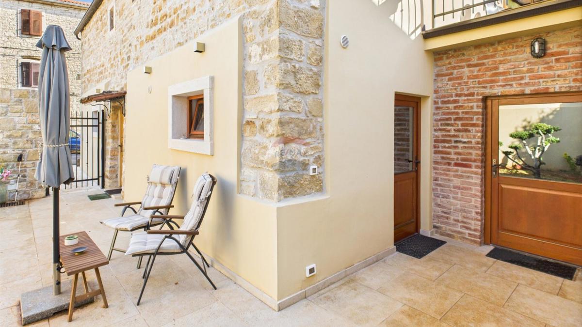 Istra, Buje – Elegantna kamnita hiša z vrtom v središču mesta