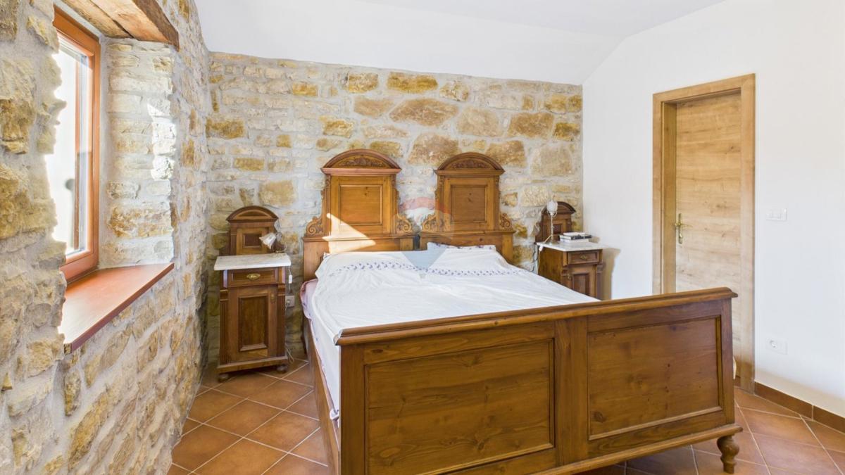 Istra, Buje – Elegantna kamnita hiša z vrtom v središču mesta