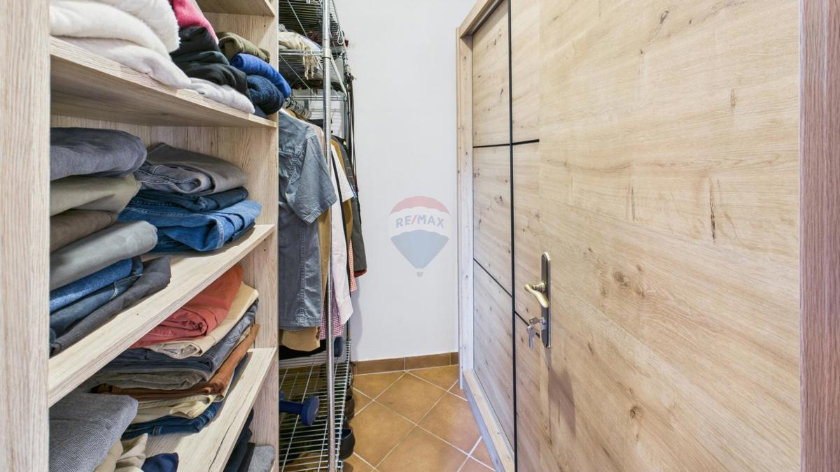 Istra, Buje – Elegantna kamnita hiša z vrtom v središču mesta