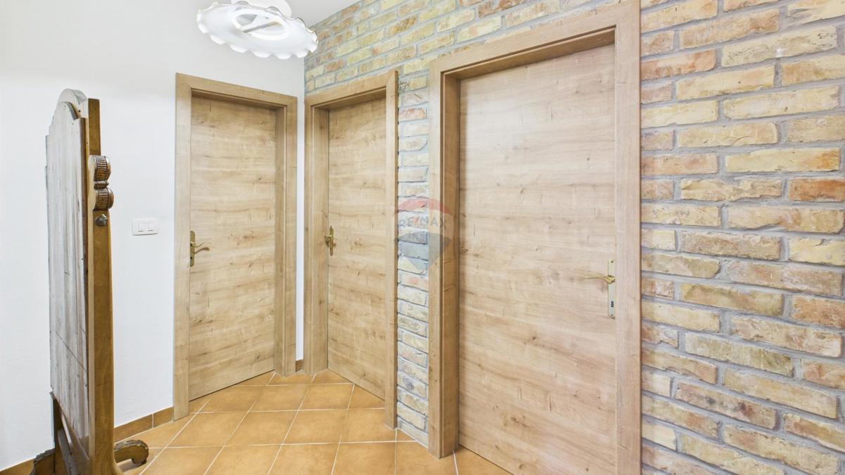 Istra, Buje – Elegantna kamnita hiša z vrtom v središču mesta