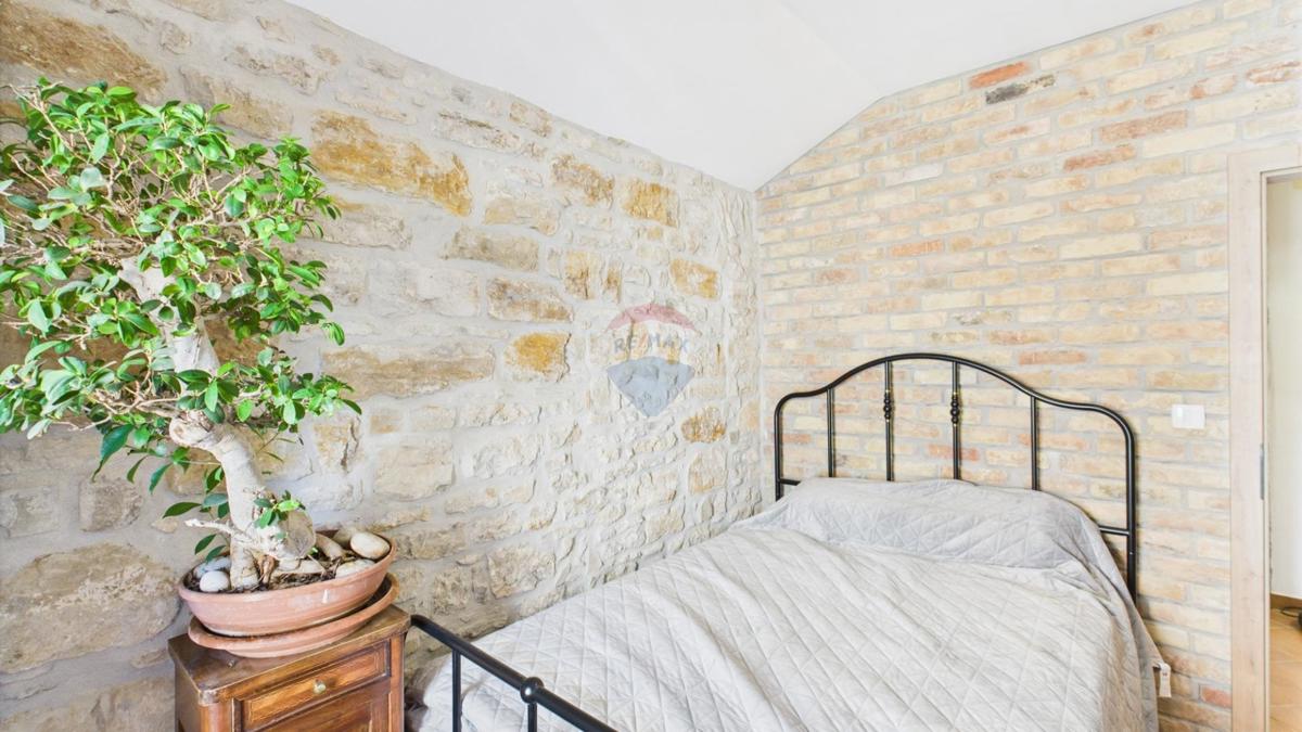 Istra, Buje – Elegantna kamnita hiša z vrtom v središču mesta