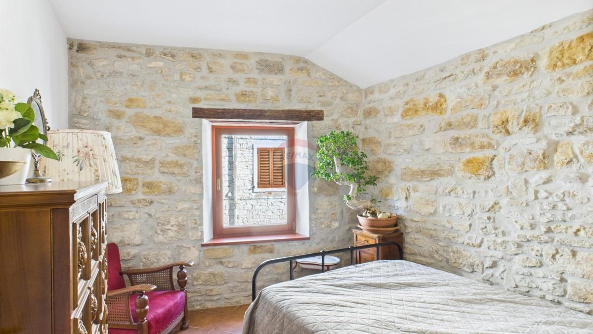 Istra, Buje – Elegantna kamnita hiša z vrtom v središču mesta