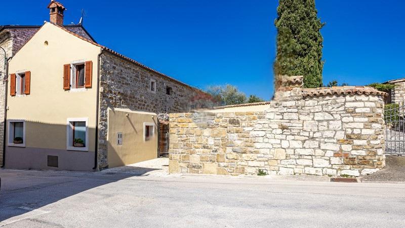 Istra, Buje – Elegantna kamnita hiša z vrtom v središču mesta