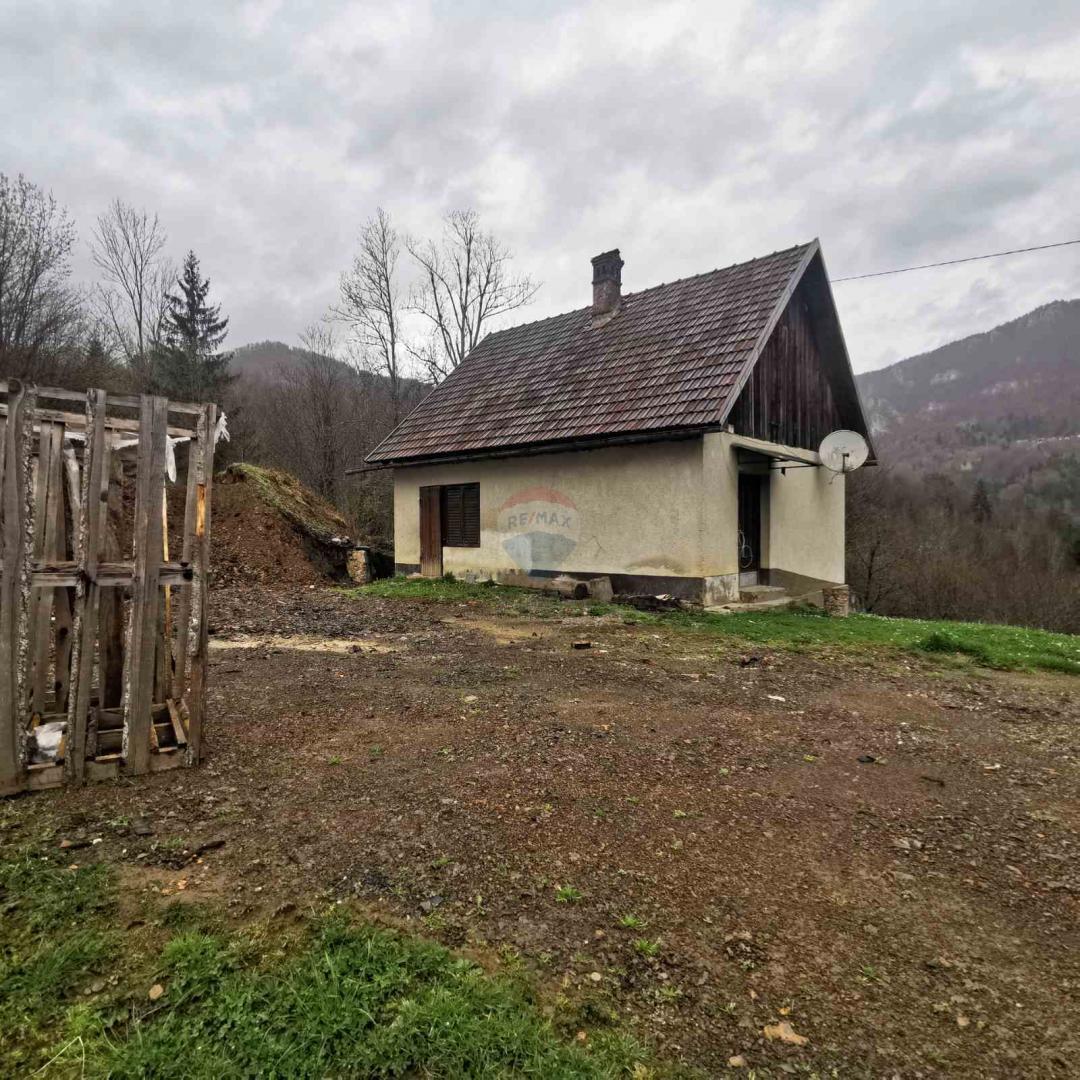 Hiša Plešce, Čabar, 75m2