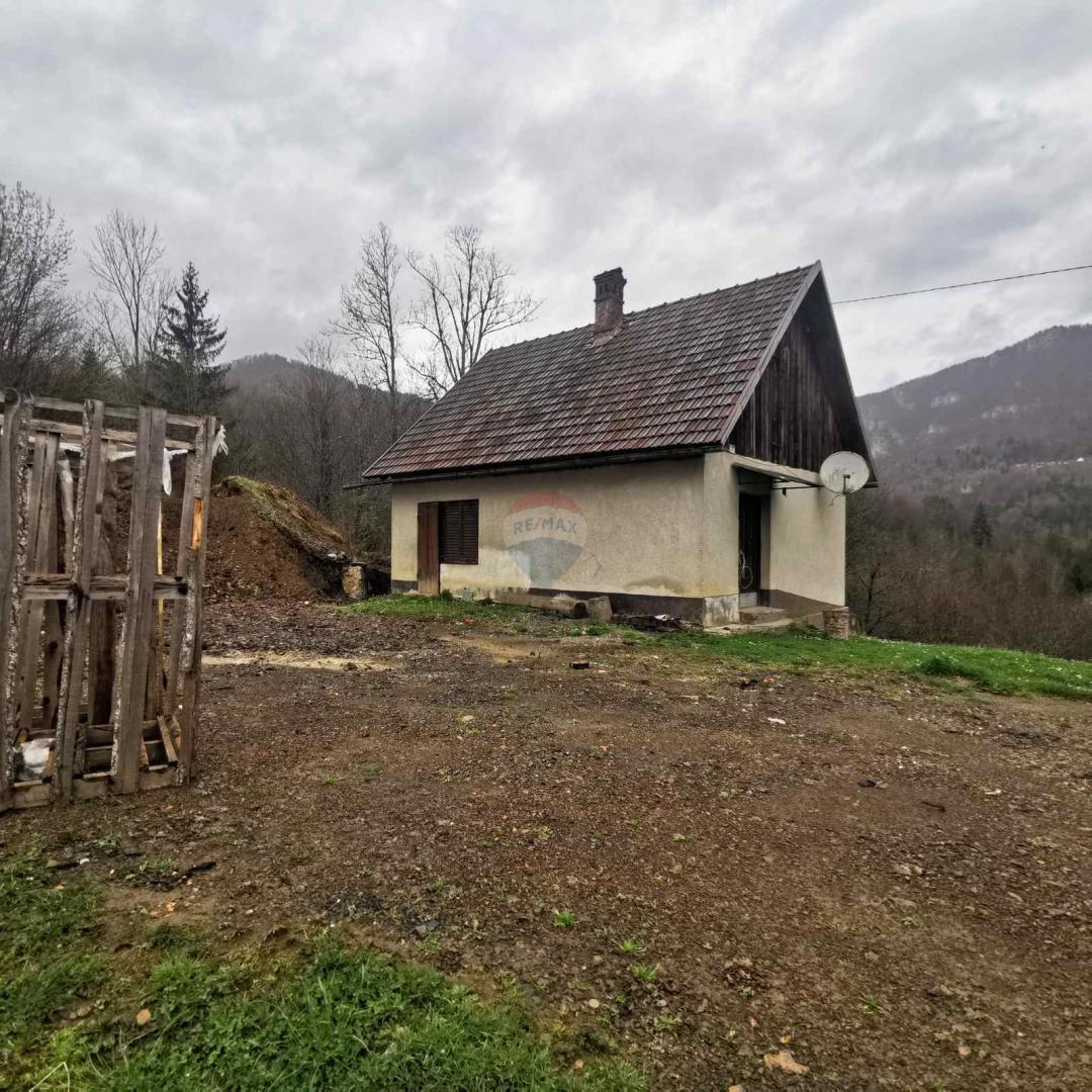 Hiša Plešce, Čabar, 75m2