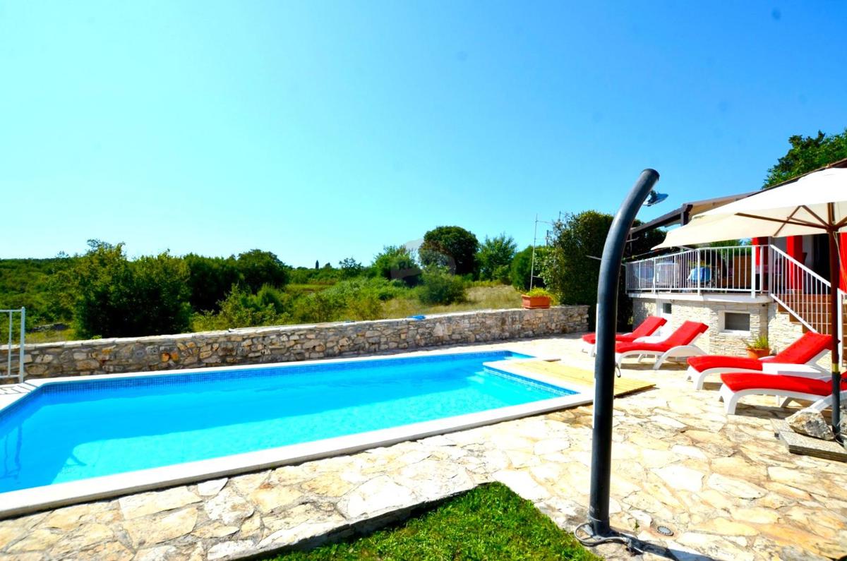 Istra, Rovinj, 9 km – pritlična hiša z bazenom na 490 m² zemljišča.