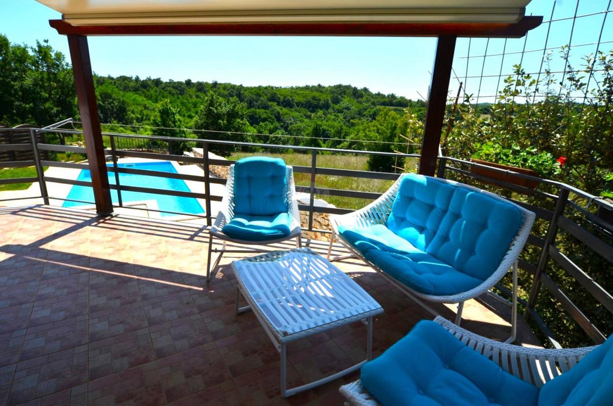 Istra, Rovinj, 9 km – pritlična hiša z bazenom na 490 m² zemljišča.