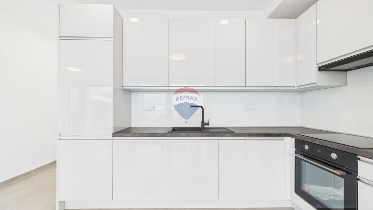 Novi Vinodolski, Klenovica – Dvosobno stanovanje prva vrsta ob morju