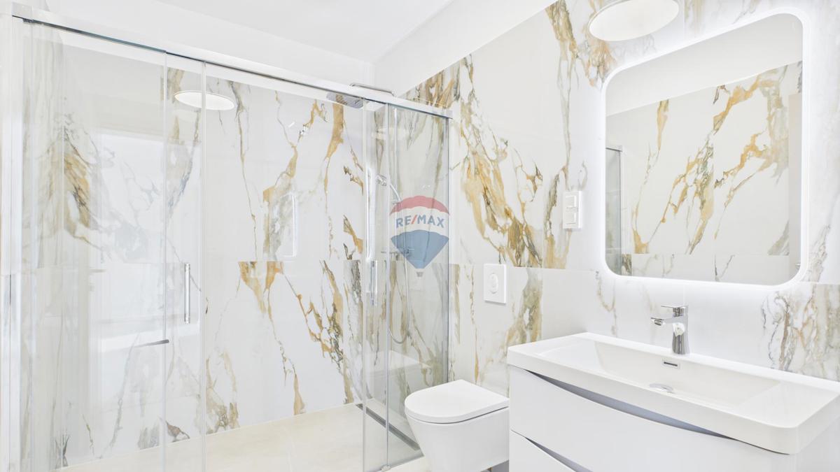 Novi Vinodolski, Klenovica – Dvosobno stanovanje prva vrsta ob morju