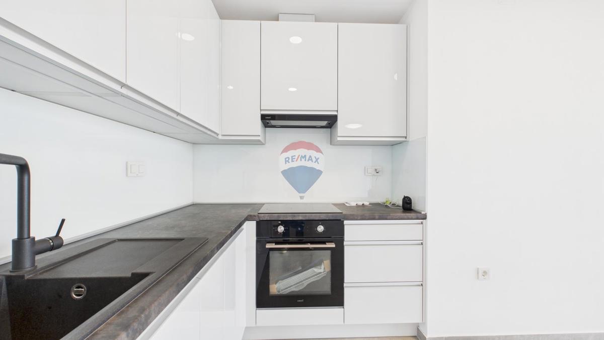 Novi Vinodolski, Klenovica – Dvosobno stanovanje prva vrsta ob morju