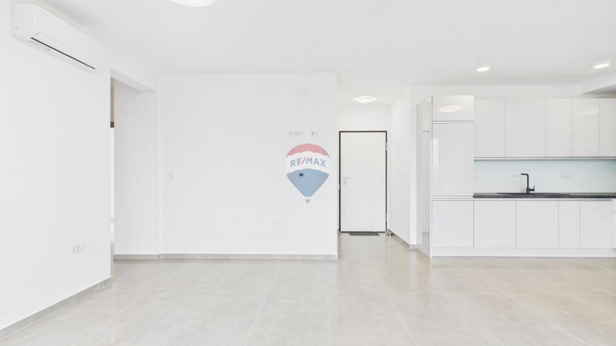 Novi Vinodolski, Klenovica – Dvosobno stanovanje prva vrsta ob morju