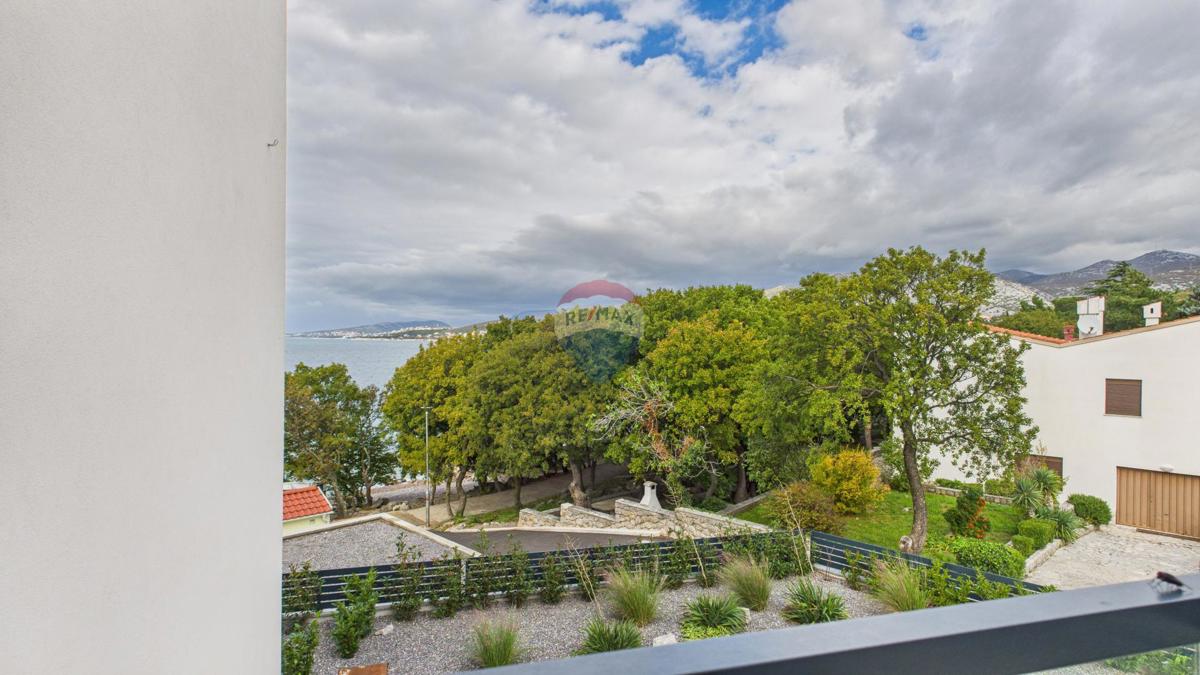 Novi Vinodolski, Klenovica – Dvosobno stanovanje prva vrsta ob morju