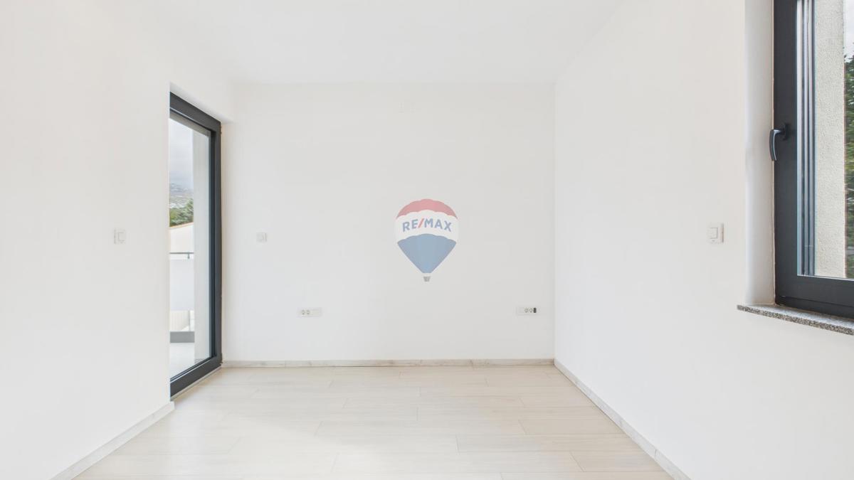 Novi Vinodolski, Klenovica – Dvosobno stanovanje prva vrsta ob morju