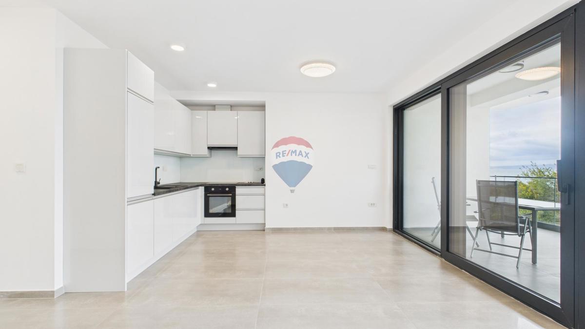 Novi Vinodolski, Klenovica – Dvosobno stanovanje prva vrsta ob morju