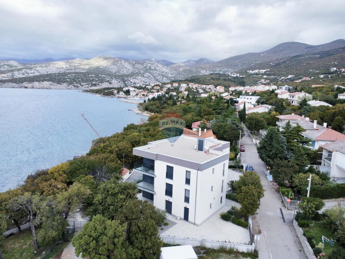 Novi Vinodolski, Klenovica – Dvosobno stanovanje prva vrsta ob morju