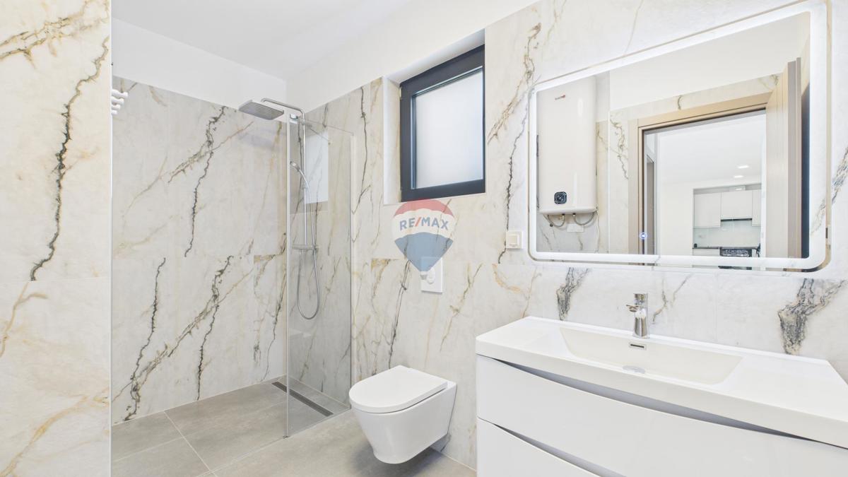 Novi Vinodolski, Klenovica – Dvosobno stanovanje prva vrsta ob morju