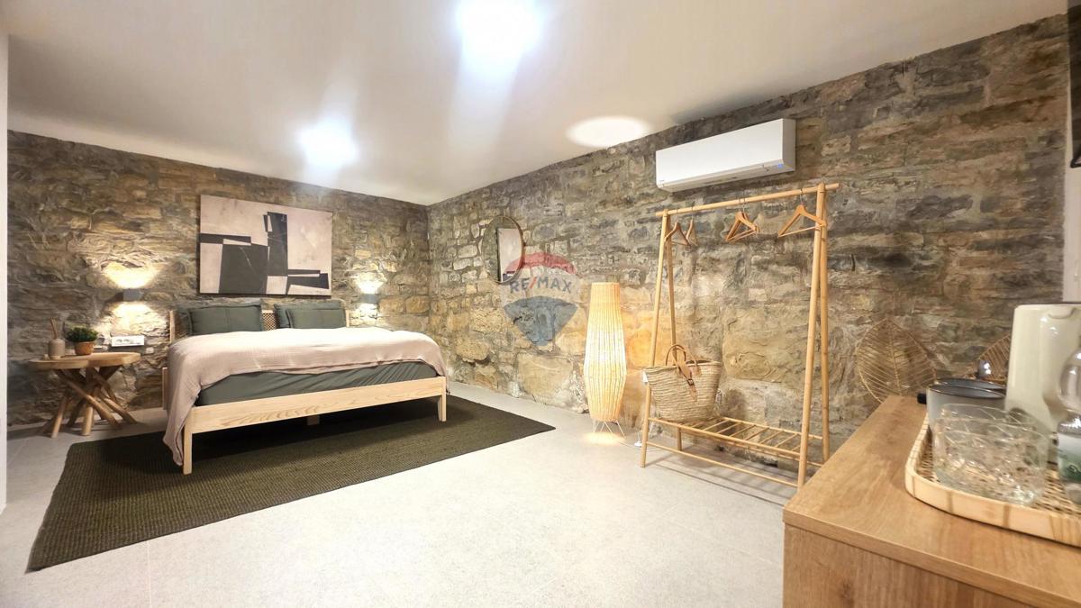 Istra, Oprtalj – Kamnita vila edinstvenega dizajna