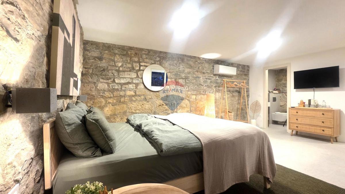 Istra, Oprtalj – Kamnita vila edinstvenega dizajna