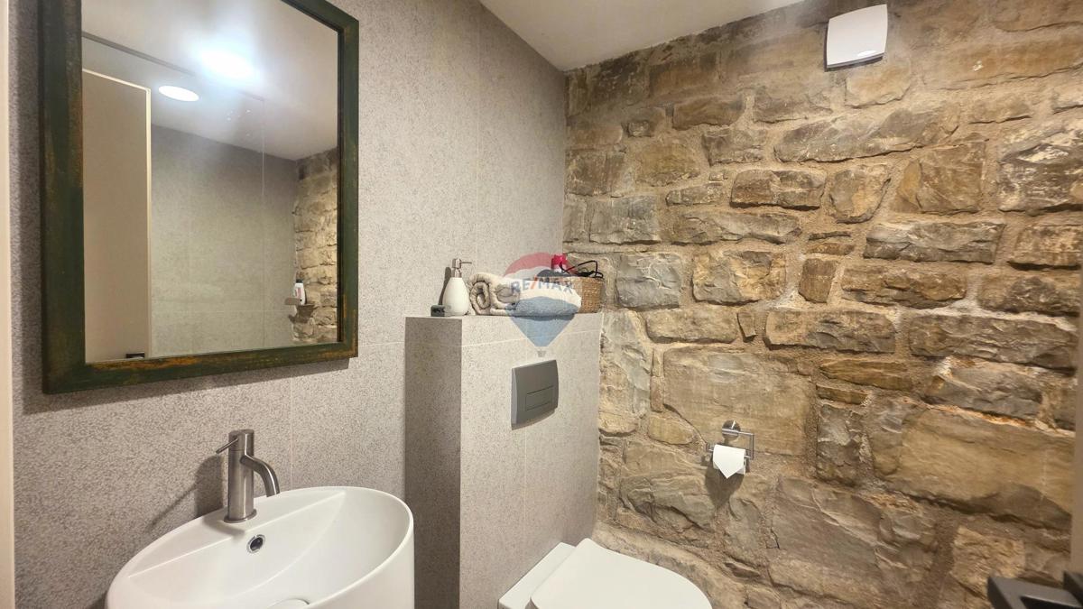 Istra, Oprtalj – Kamnita vila edinstvenega dizajna