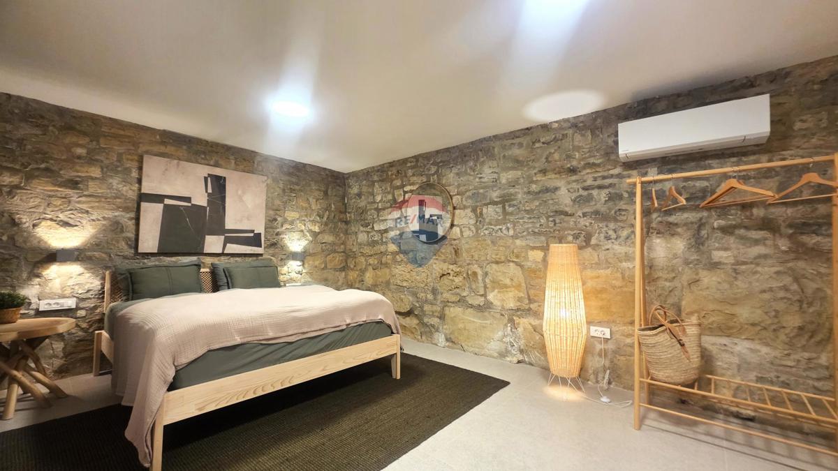 Istra, Oprtalj – Kamnita vila edinstvenega dizajna