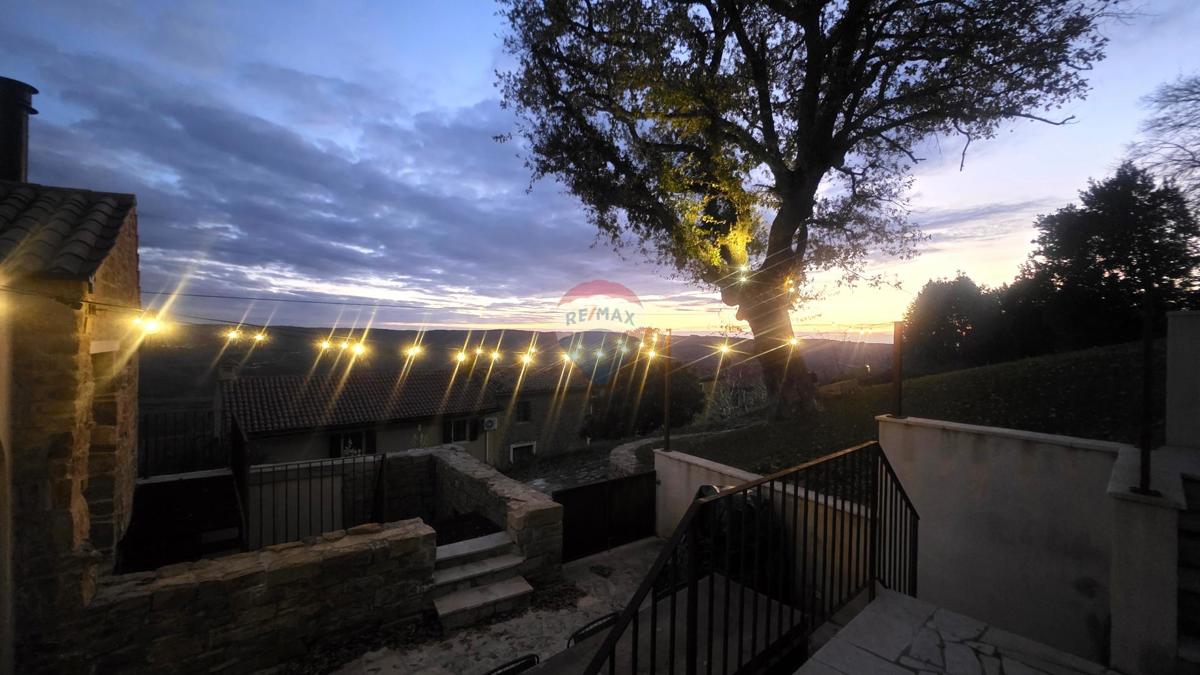 Istra, Oprtalj – Kamnita vila edinstvenega dizajna