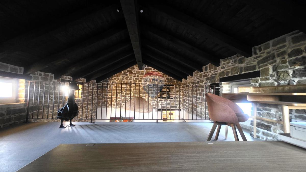 Istra, Oprtalj – Kamnita vila edinstvenega dizajna