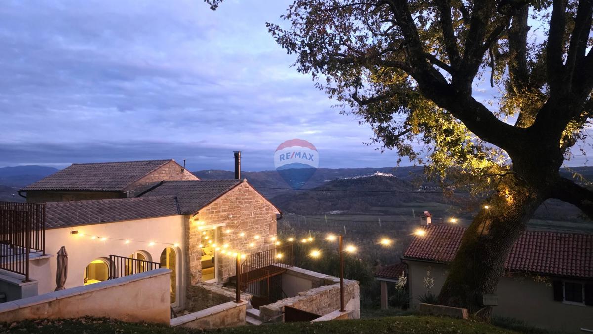 Istra, Oprtalj – Kamnita vila edinstvenega dizajna