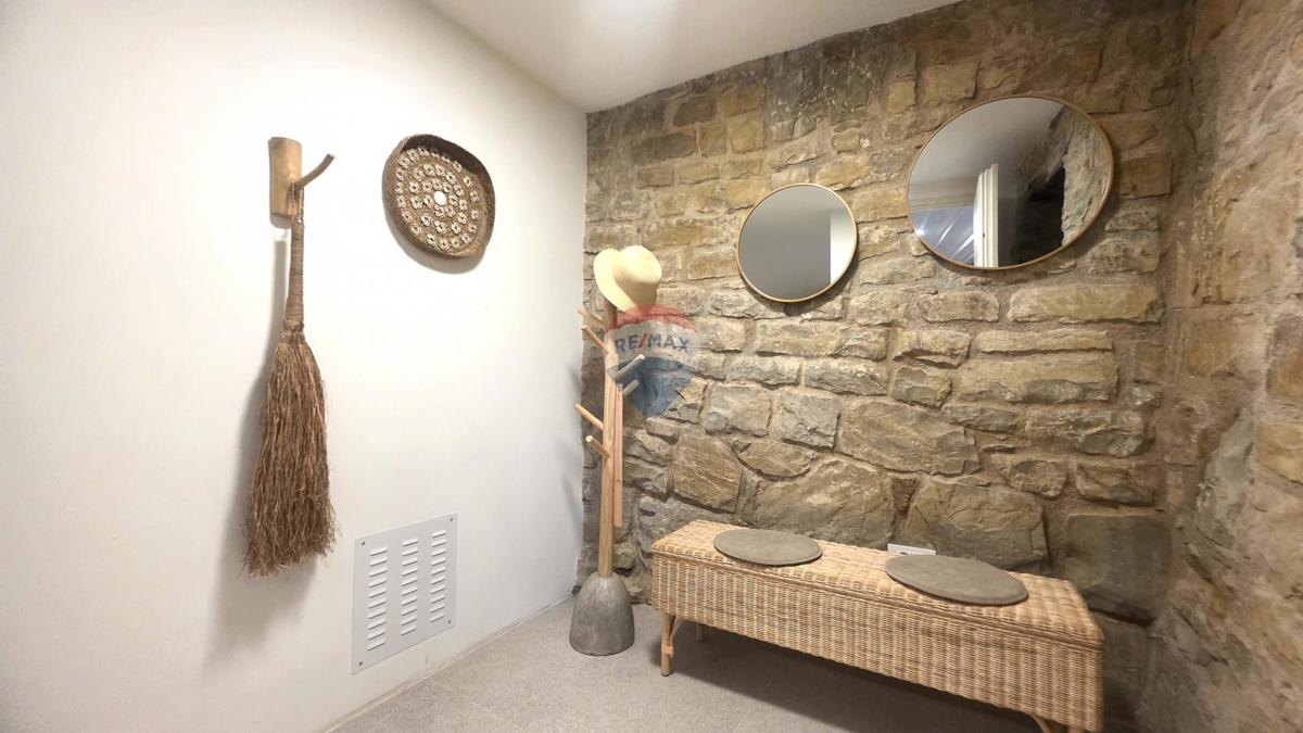 Istra, Oprtalj – Kamnita vila edinstvenega dizajna