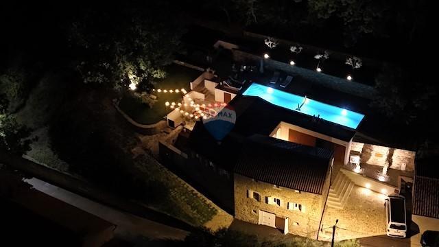 Istra, Oprtalj – Kamnita vila edinstvenega dizajna