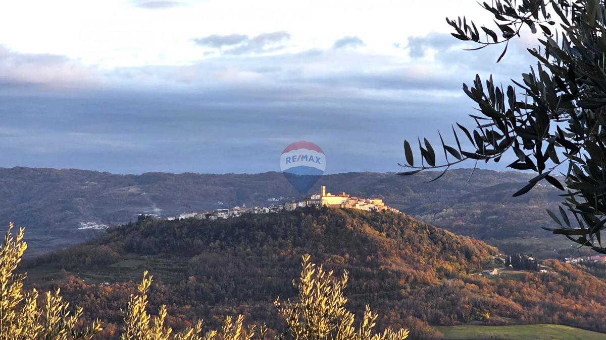 Istra, Oprtalj – Kamnita vila edinstvenega dizajna