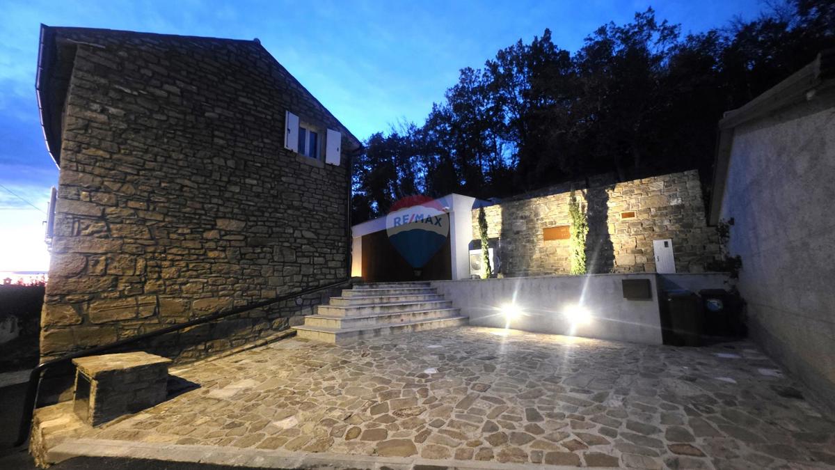 Istra, Oprtalj – Kamnita vila edinstvenega dizajna