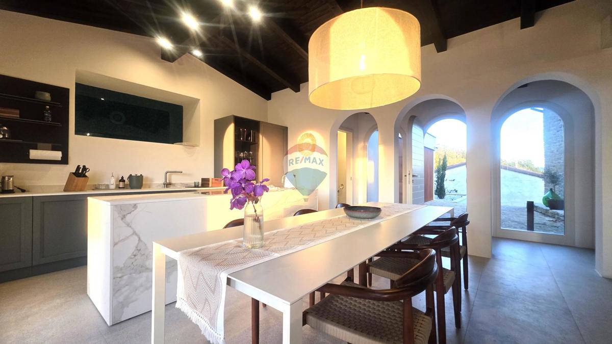 Istra, Oprtalj – Kamnita vila edinstvenega dizajna