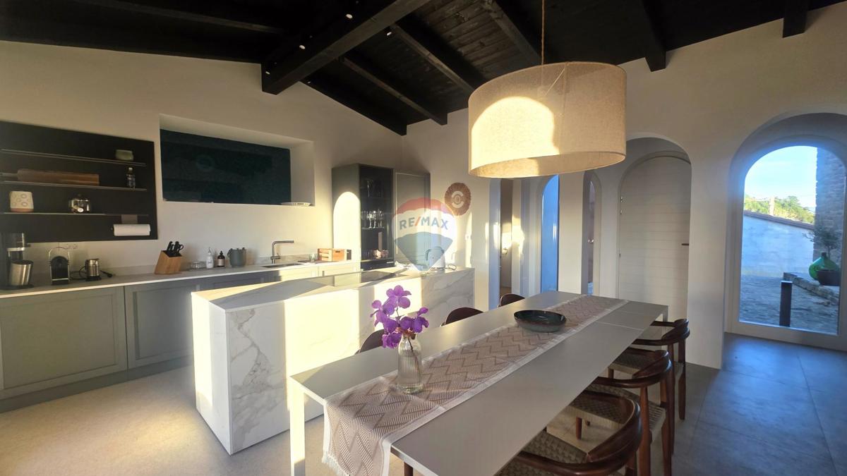 Istra, Oprtalj – Kamnita vila edinstvenega dizajna