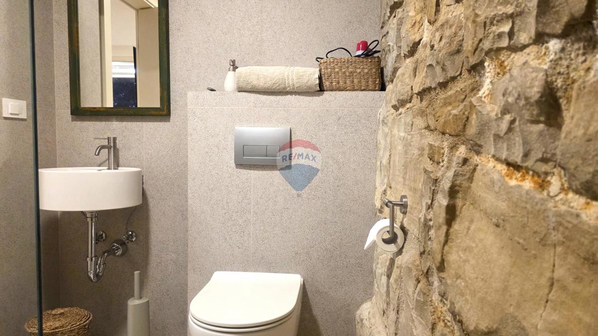 Istra, Oprtalj – Kamnita vila edinstvenega dizajna