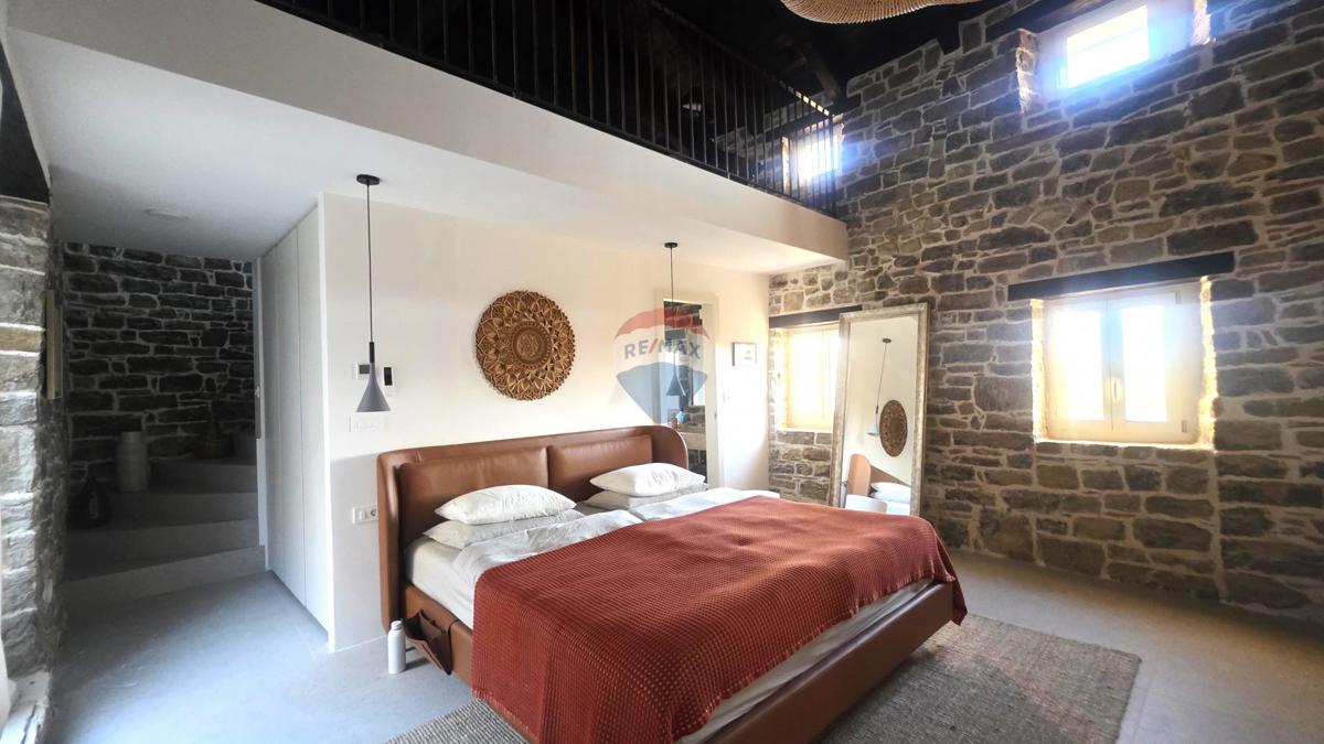 Istra, Oprtalj – Kamnita vila edinstvenega dizajna