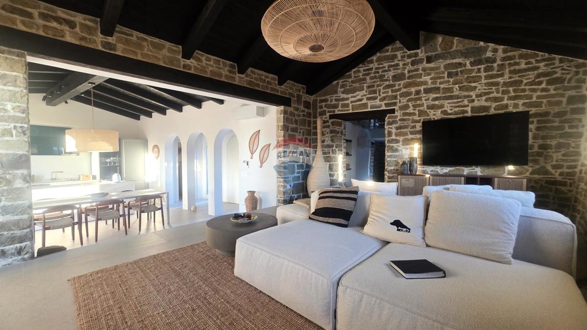 Istra, Oprtalj – Kamnita vila edinstvenega dizajna