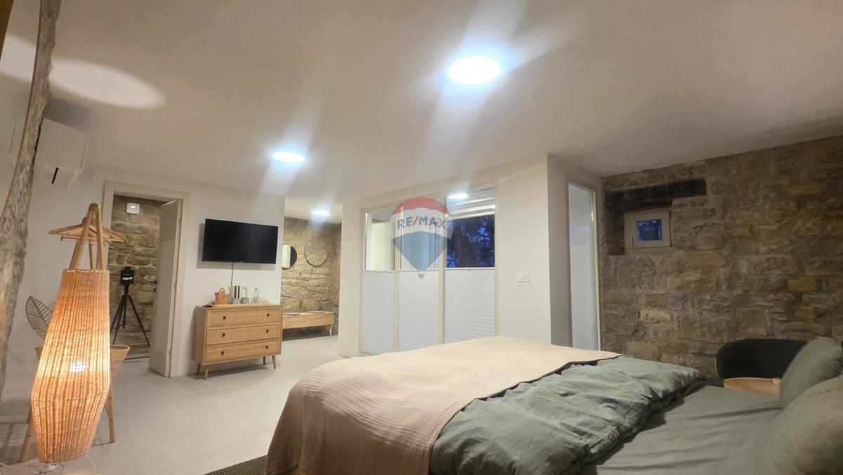 Istra, Oprtalj – Kamnita vila edinstvenega dizajna