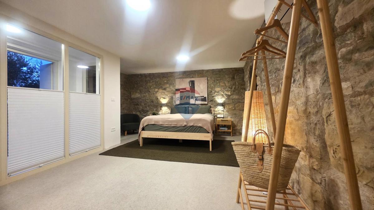 Istra, Oprtalj – Kamnita vila edinstvenega dizajna